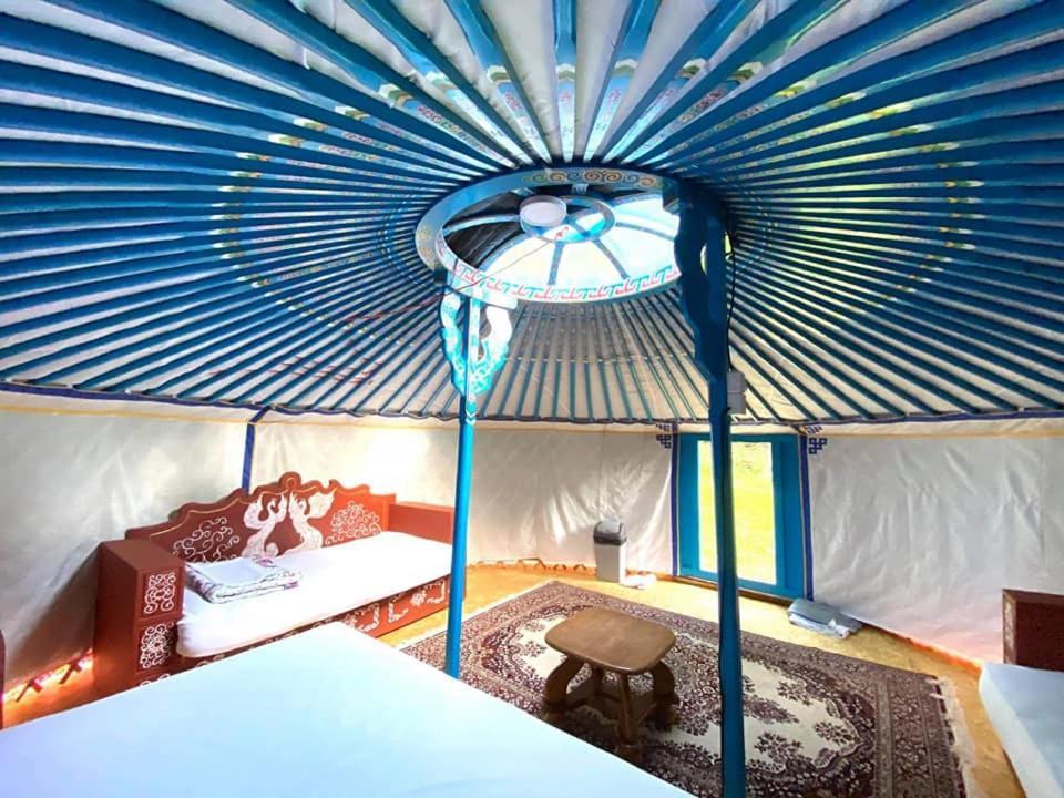 Hotel Mongolian Yurt Camp Cesky Sternberk Exterior foto